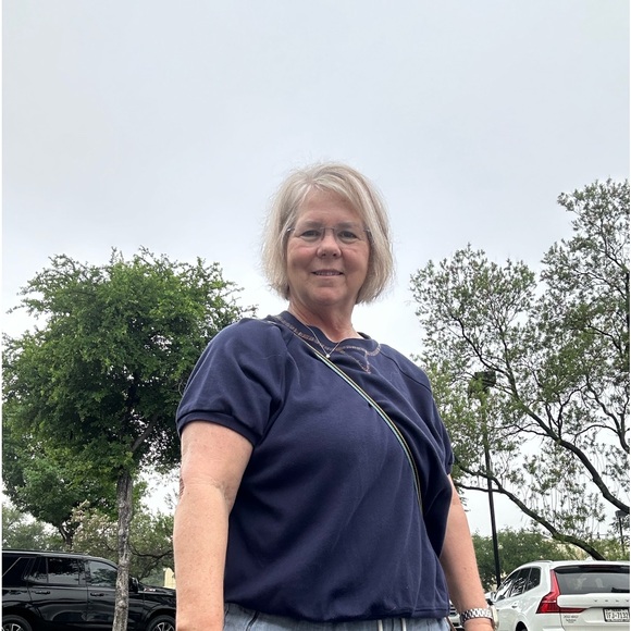 Meet your Posher, Lisa - Picture 1 of 1